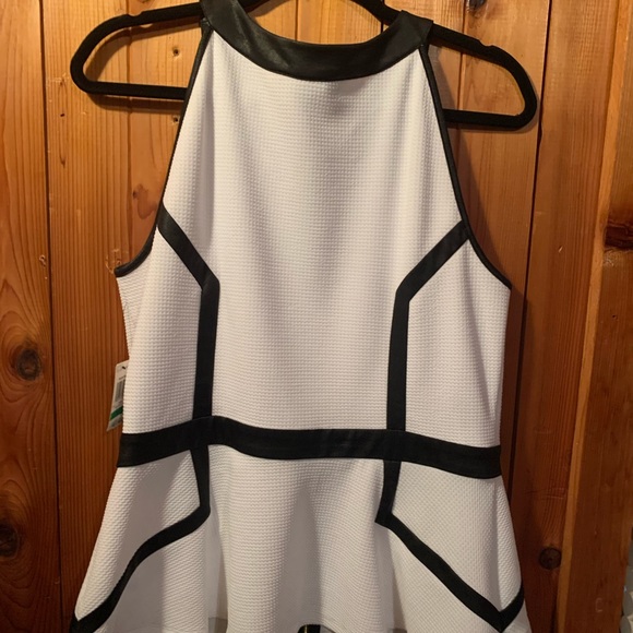 Top - Picture 2 of 3